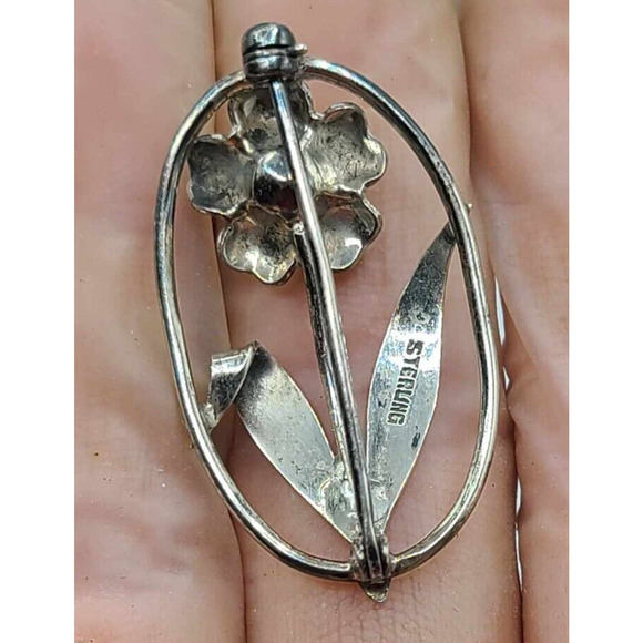 Vintage Sterling Silver Brooch 1 3/8" Flower. Marked 'Sterling' - Picture 6 of 10